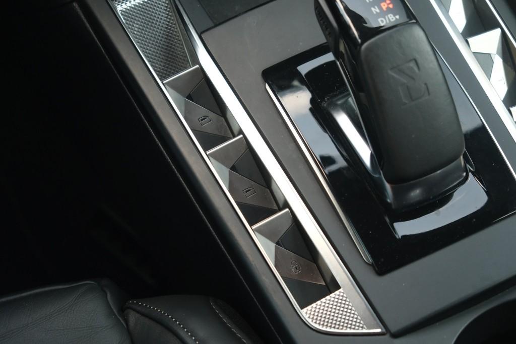 DS DS 3 Crossback E-Tense 50 kWh La Premiere | SOH 87% | Navi | App Connect | Climate | Cruise | Camera | Leder | Keyless | Head-Up Display | PDC afbeelding 29