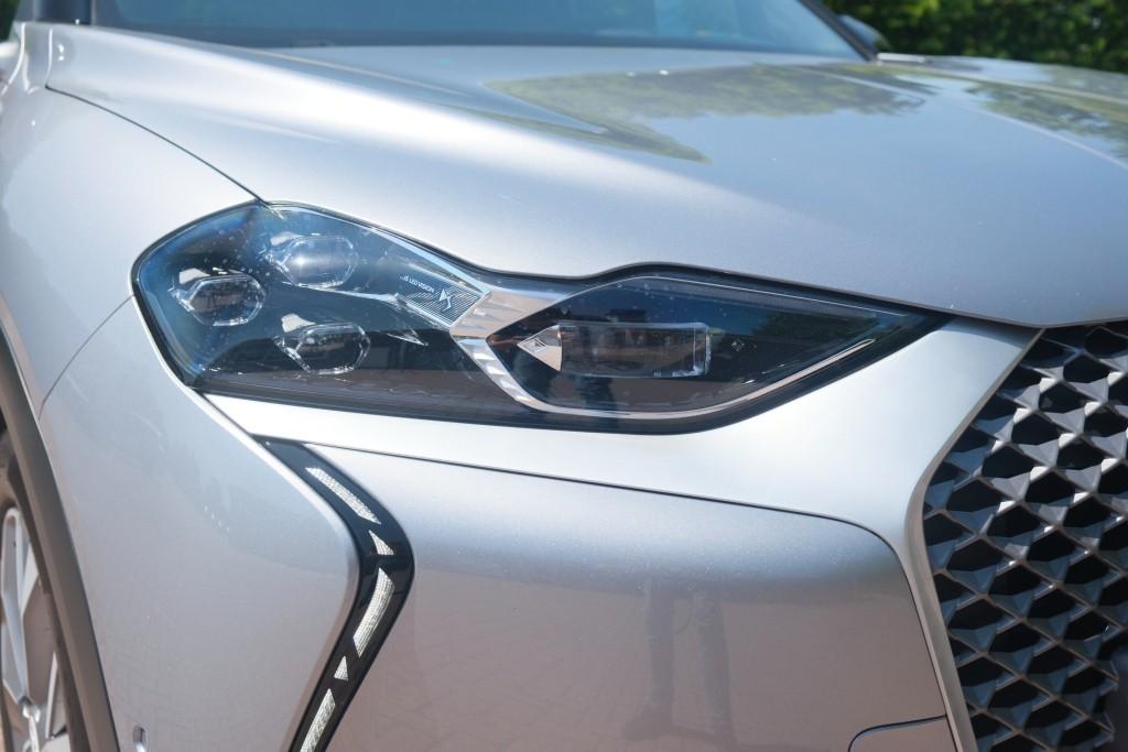 DS DS 3 Crossback E-Tense 50 kWh La Premiere | SOH 87% | Navi | App Connect | Climate | Cruise | Camera | Leder | Keyless | Head-Up Display | PDC afbeelding 2