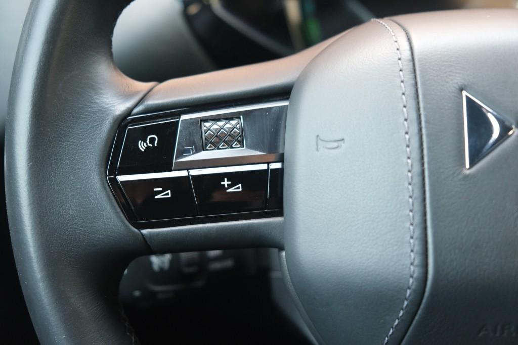 DS DS 3 Crossback E-Tense 50 kWh La Premiere | SOH 87% | Navi | App Connect | Climate | Cruise | Camera | Leder | Keyless | Head-Up Display | PDC afbeelding 9