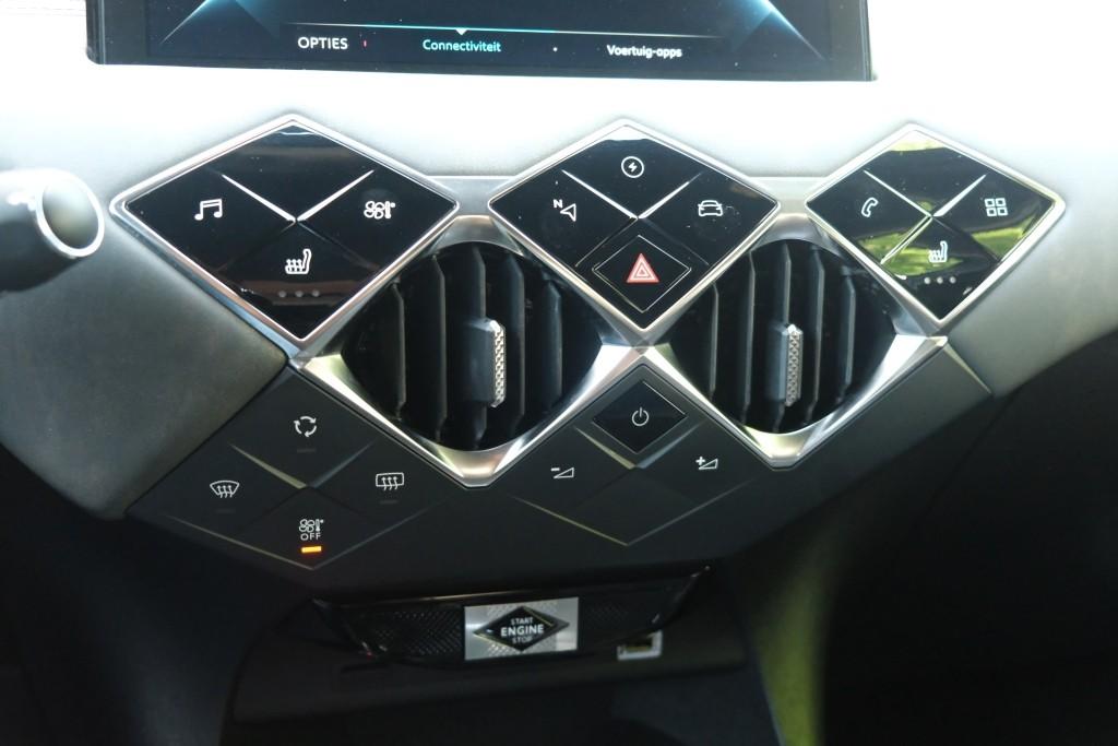 DS DS 3 Crossback E-Tense 50 kWh La Premiere | SOH 87% | Navi | App Connect | Climate | Cruise | Camera | Leder | Keyless | Head-Up Display | PDC afbeelding 23