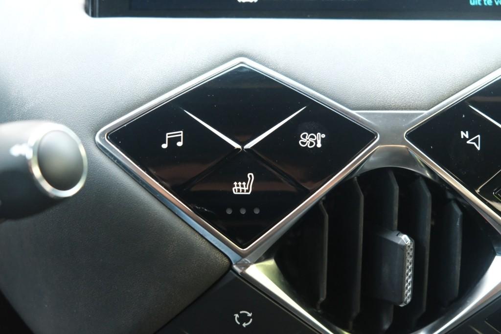 DS DS 3 Crossback E-Tense 50 kWh La Premiere | SOH 87% | Navi | App Connect | Climate | Cruise | Camera | Leder | Keyless | Head-Up Display | PDC afbeelding 24