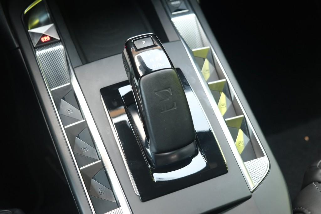 DS DS 3 Crossback E-Tense 50 kWh La Premiere | SOH 87% | Navi | App Connect | Climate | Cruise | Camera | Leder | Keyless | Head-Up Display | PDC afbeelding 25