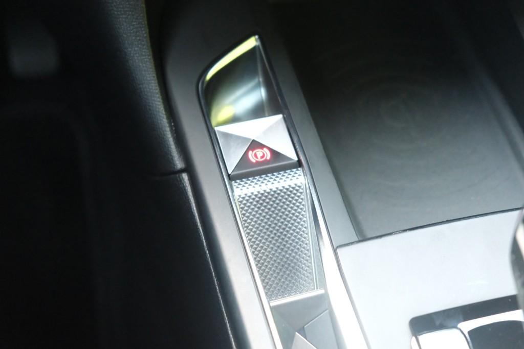 DS DS 3 Crossback E-Tense 50 kWh La Premiere | SOH 87% | Navi | App Connect | Climate | Cruise | Camera | Leder | Keyless | Head-Up Display | PDC afbeelding 26