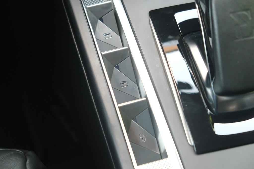 DS DS 3 Crossback E-Tense 50 kWh La Premiere | SOH 87% | Navi | App Connect | Climate | Cruise | Camera | Leder | Keyless | Head-Up Display | PDC afbeelding 28