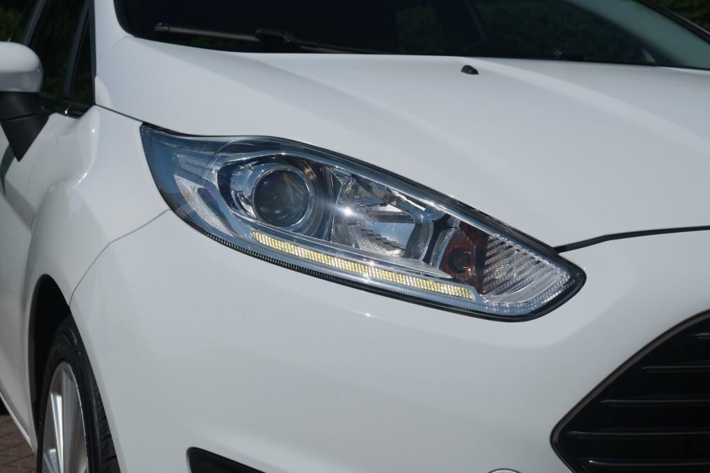 Ford Fiesta 1.0 EcoBoost 100pk 5-drs Titanium | Navi | Climate  | Cruise | PDC afbeelding 2