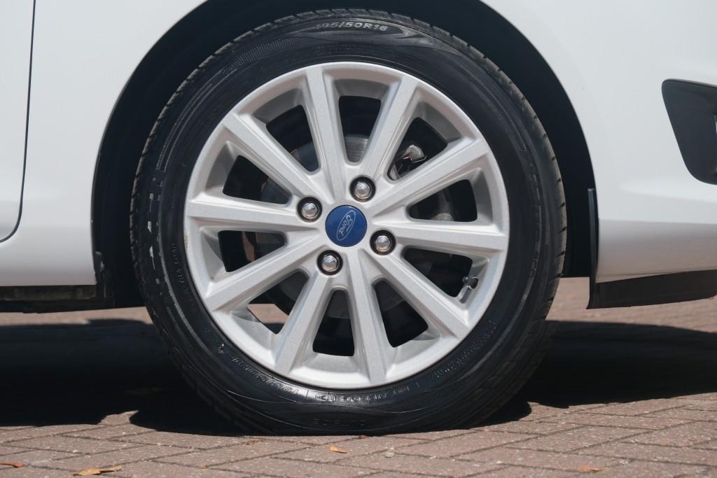 Ford Fiesta 1.0 EcoBoost 100pk 5-drs Titanium | Navi | Climate  | Cruise | PDC afbeelding 29