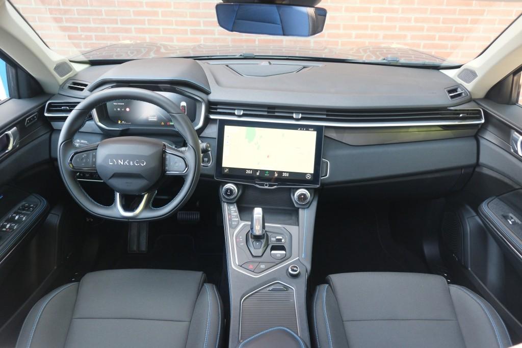 Lynk & Co 01 1.5 Plug-in Hybrid 261pk Aut. | 6,6 kWh OBC | 360° Camera | App Connect | Adaptive Cruise | Panoramadak | Keyless afbeelding 6