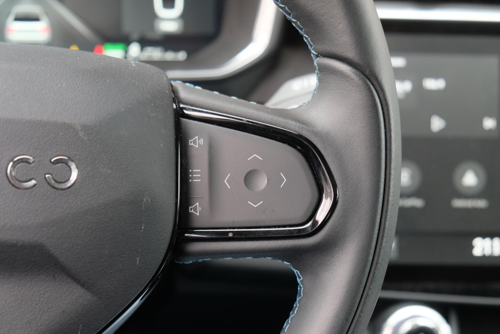 Lynk & Co 01 1.5 Plug-in Hybrid 261pk Aut. | 6,6 kWh OBC | 360° Camera | App Connect | Adaptive Cruise | Panoramadak | Keyless afbeelding 9