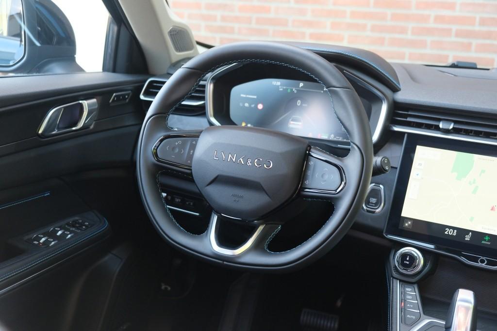 Lynk & Co 01 1.5 Plug-in Hybrid 261pk Aut. | 6,6 kWh OBC | 360° Camera | App Connect | Adaptive Cruise | Panoramadak | Keyless afbeelding 13