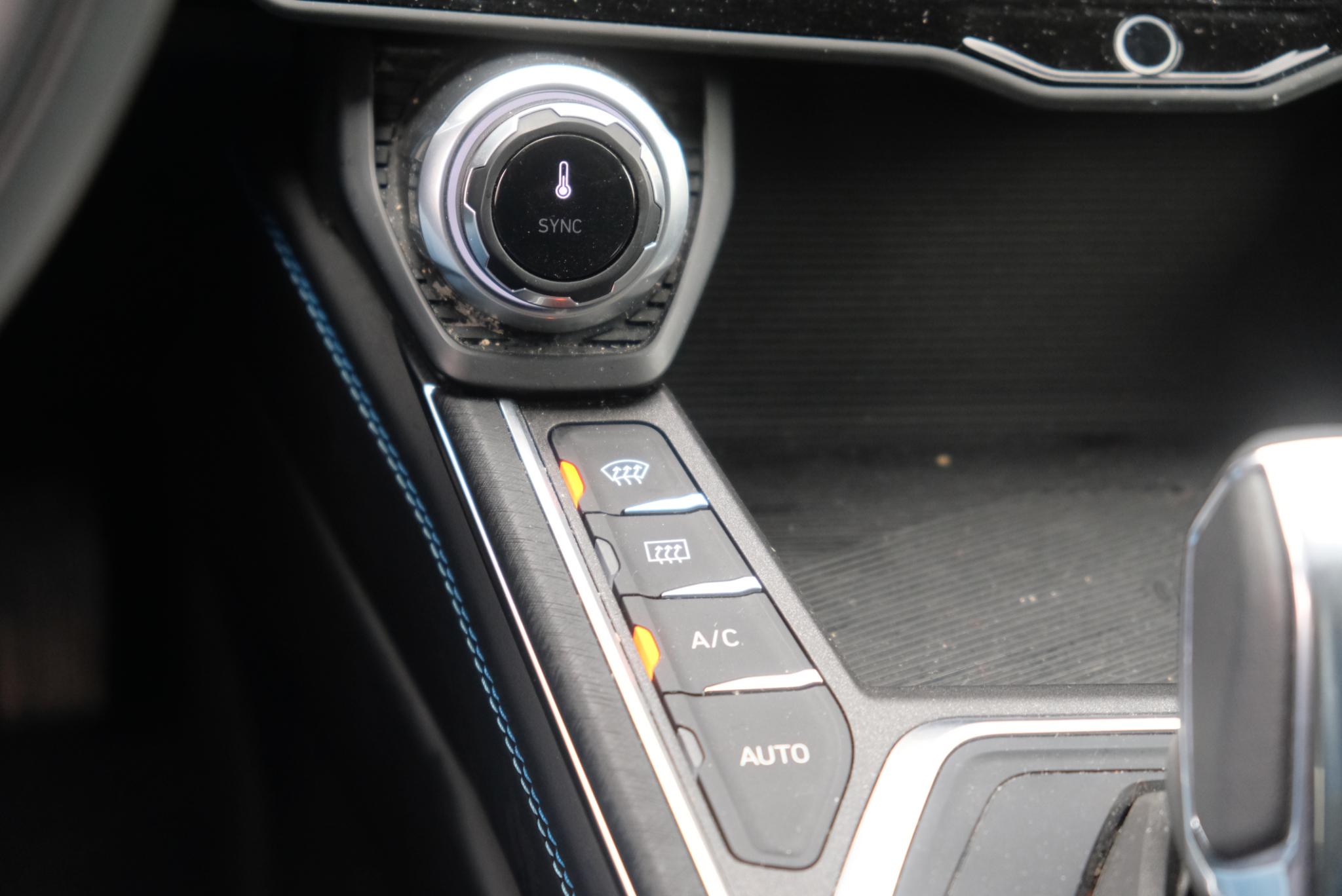 Lynk & Co 01 1.5 Plug-in Hybrid 261pk Aut. | 6,6 kWh OBC | 360° Camera | App Connect | Adaptive Cruise | Panoramadak | Keyless afbeelding 22