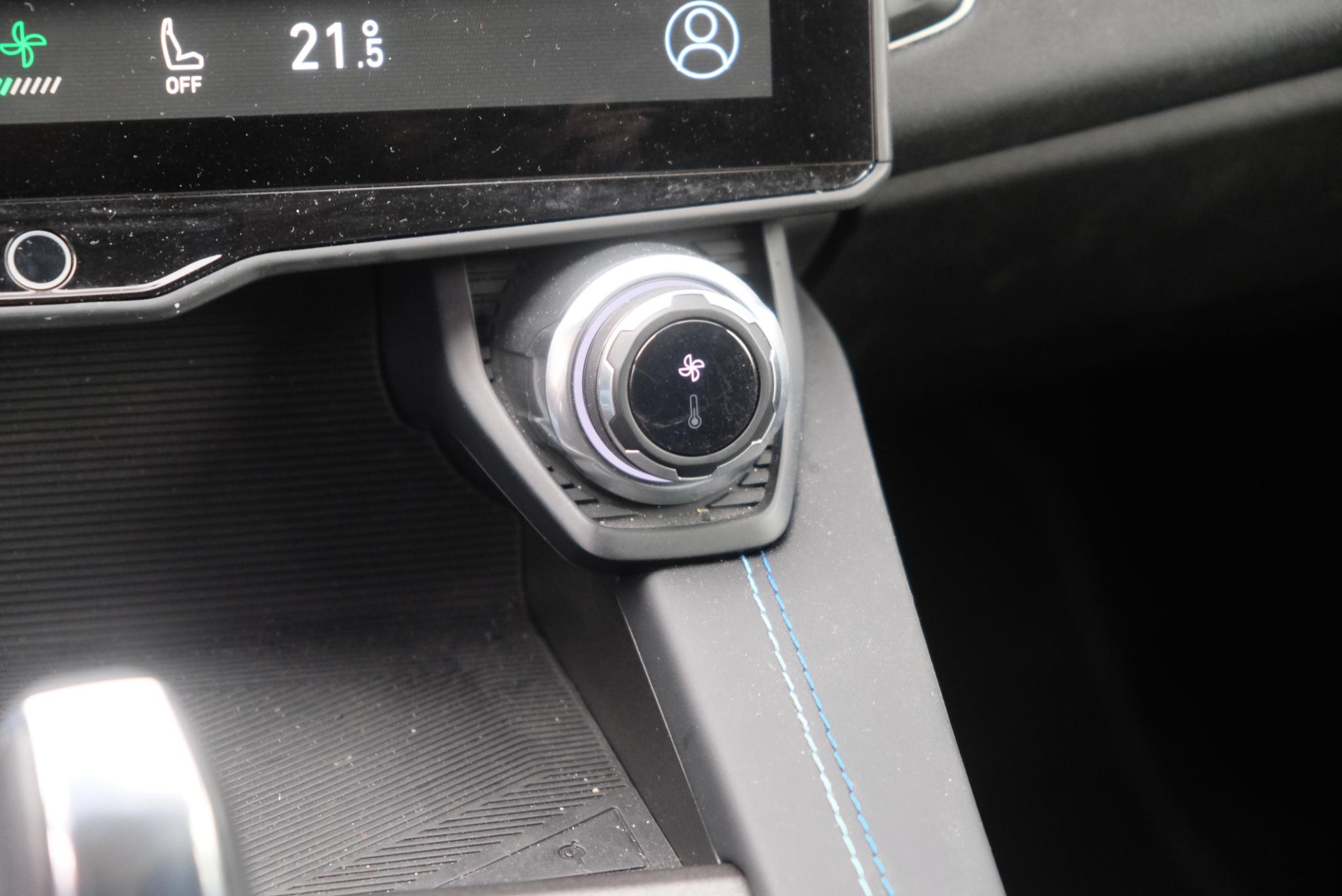 Lynk & Co 01 1.5 Plug-in Hybrid 261pk Aut. | 6,6 kWh OBC | 360° Camera | App Connect | Adaptive Cruise | Panoramadak | Keyless afbeelding 23