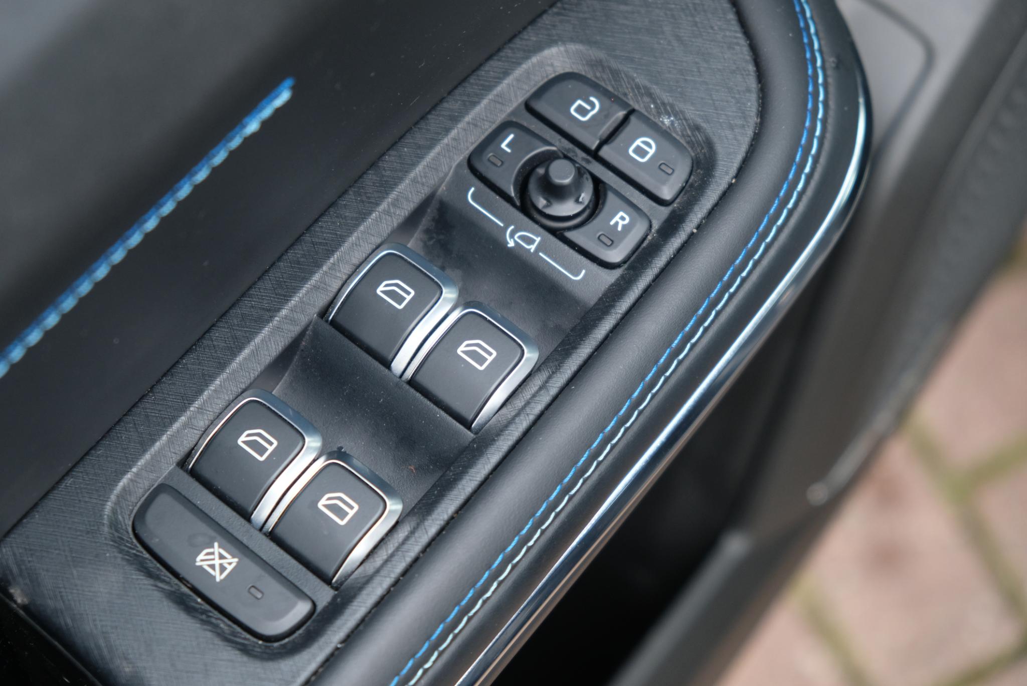 Lynk & Co 01 1.5 Plug-in Hybrid 261pk Aut. | 6,6 kWh OBC | 360° Camera | App Connect | Adaptive Cruise | Panoramadak | Keyless afbeelding 26