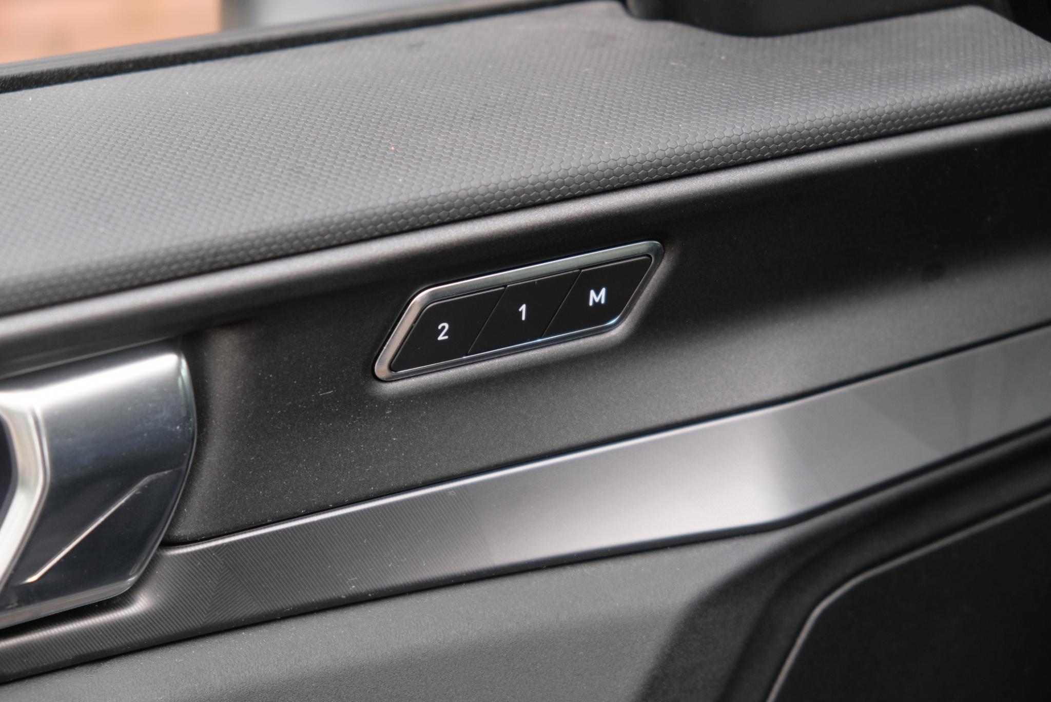 Lynk & Co 01 1.5 Plug-in Hybrid 261pk Aut. | 6,6 kWh OBC | 360° Camera | App Connect | Adaptive Cruise | Panoramadak | Keyless afbeelding 28