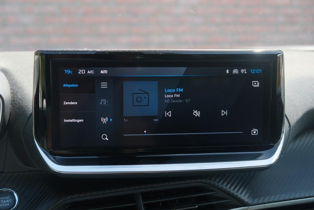 Peugeot 2008 1.2 Hybrid 145pk e-DCS6 Allure | Navi | App Connect | Climate | Cruise | Keyless | PDC afbeelding 16
