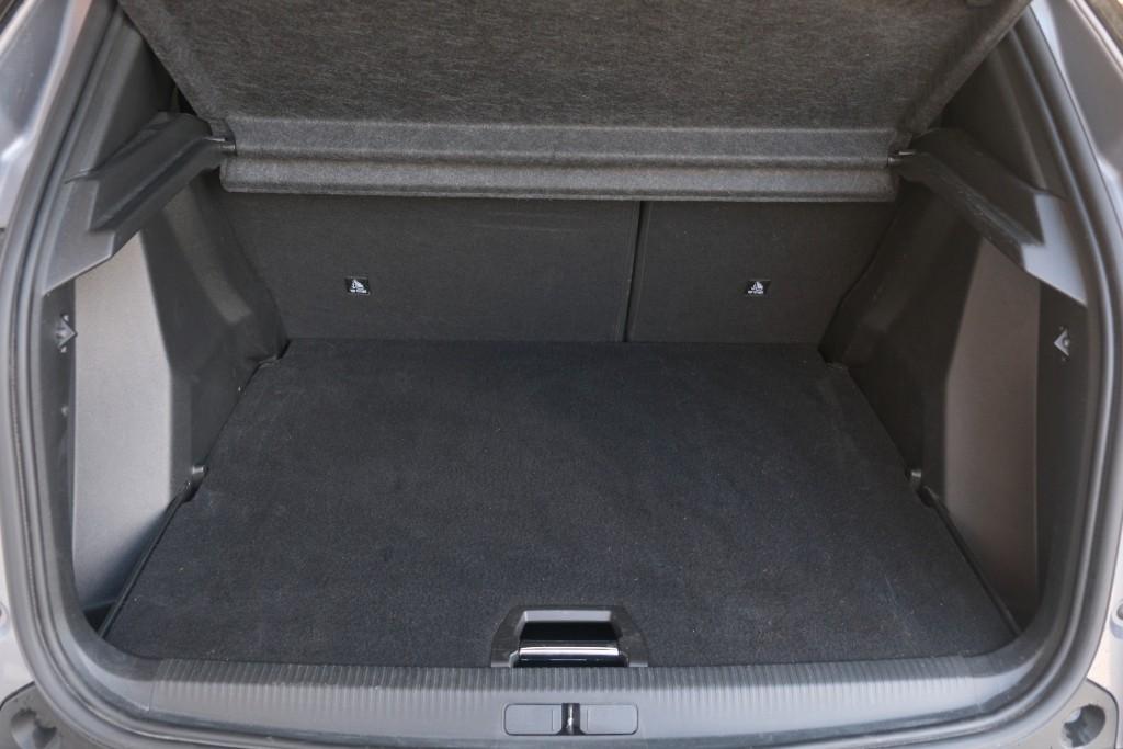 Peugeot 2008 1.2 Hybrid 145pk e-DCS6 Allure | Navi | App Connect | Climate | Cruise | Keyless | PDC afbeelding 30