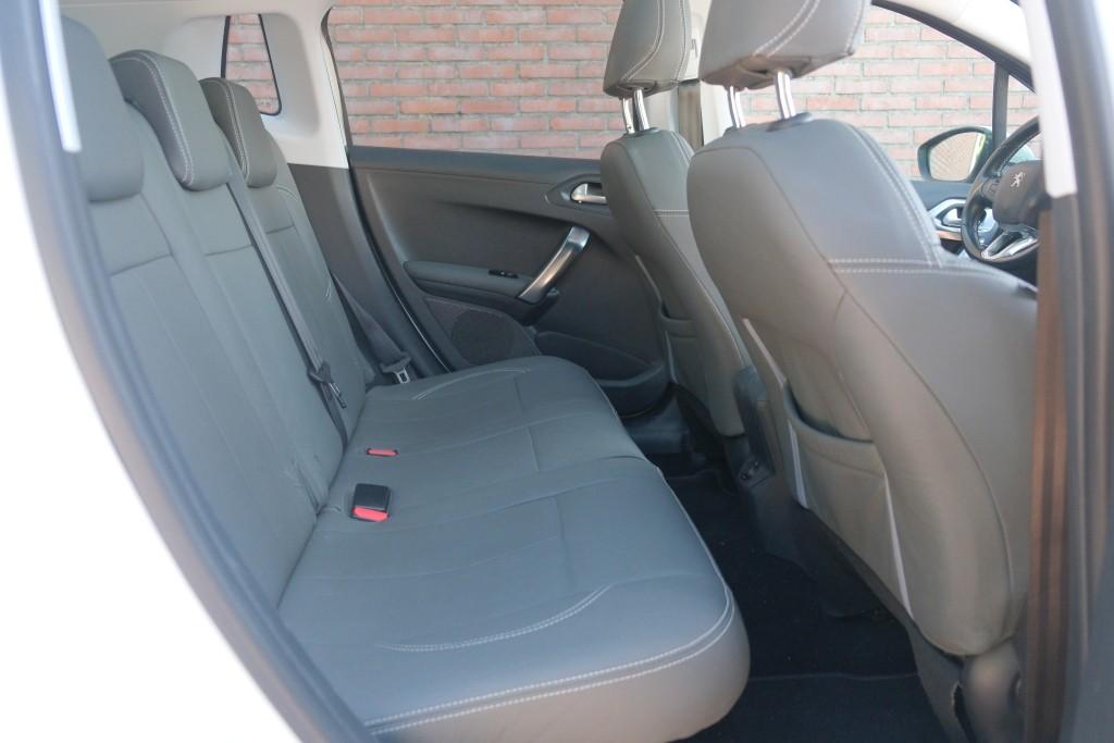 Peugeot 2008 1.2 PureTech 130pk Blue Lease Allure | Navi | App Connect | Climate | Cruise | Camera | Panoramadak afbeelding 3
