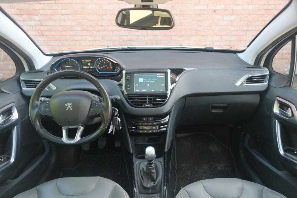 Peugeot 2008 1.2 PureTech 130pk Blue Lease Allure | Navi | App Connect | Climate | Cruise | Camera | Panoramadak afbeelding 7