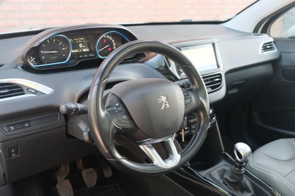 Peugeot 2008 1.2 PureTech 130pk Blue Lease Allure | Navi | App Connect | Climate | Cruise | Camera | Panoramadak afbeelding 8