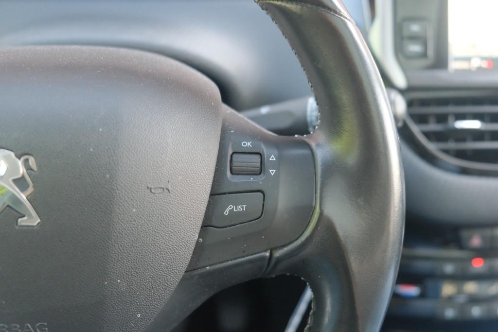 Peugeot 2008 1.2 PureTech 130pk Blue Lease Allure | Navi | App Connect | Climate | Cruise | Camera | Panoramadak afbeelding 10
