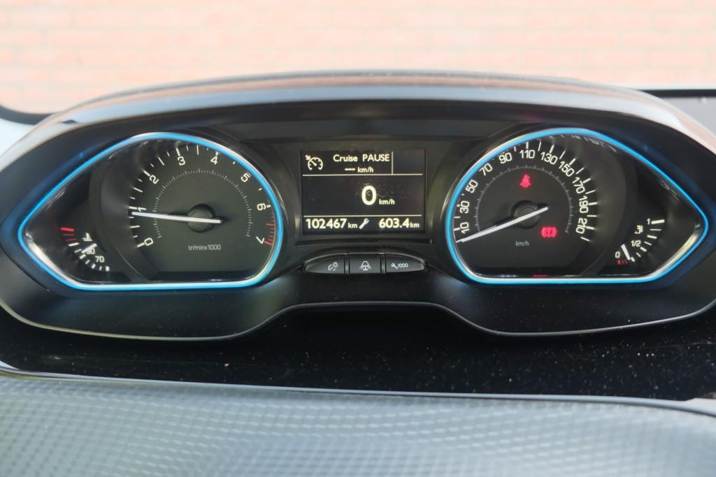 Peugeot 2008 1.2 PureTech 130pk Blue Lease Allure | Navi | App Connect | Climate | Cruise | Camera | Panoramadak afbeelding 12