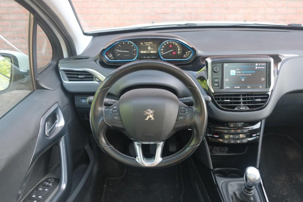 Peugeot 2008 1.2 PureTech 130pk Blue Lease Allure | Navi | App Connect | Climate | Cruise | Camera | Panoramadak afbeelding 16