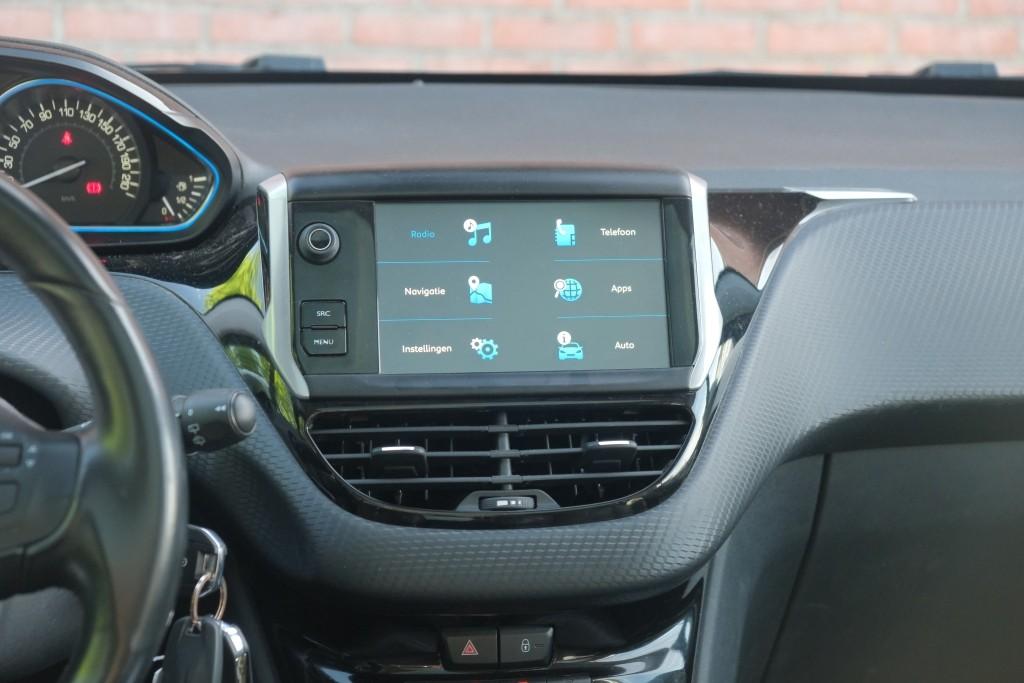 Peugeot 2008 1.2 PureTech 130pk Blue Lease Allure | Navi | App Connect | Climate | Cruise | Camera | Panoramadak afbeelding 17