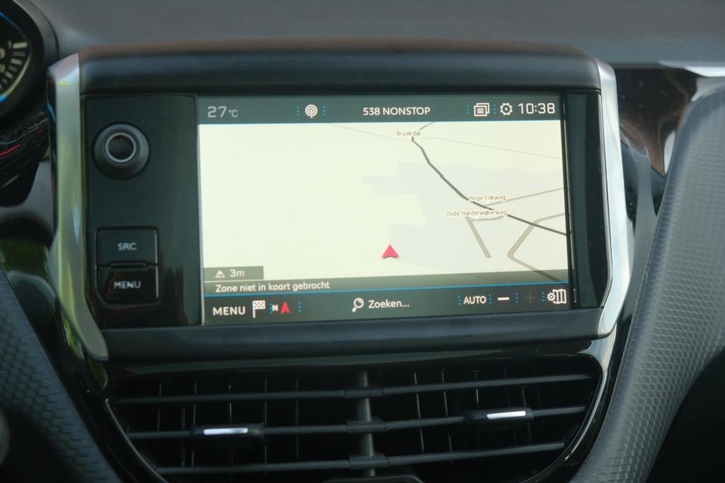 Peugeot 2008 1.2 PureTech 130pk Blue Lease Allure | Navi | App Connect | Climate | Cruise | Camera | Panoramadak afbeelding 19