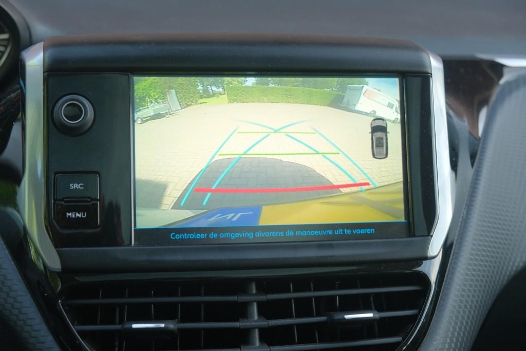 Peugeot 2008 1.2 PureTech 130pk Blue Lease Allure | Navi | App Connect | Climate | Cruise | Camera | Panoramadak afbeelding 22