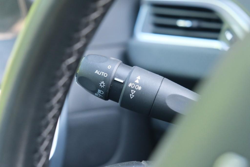 Peugeot 2008 1.2 PureTech 130pk Blue Lease Allure | Navi | App Connect | Climate | Cruise | Camera | Panoramadak afbeelding 29