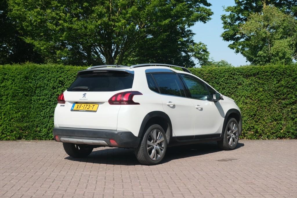 Peugeot 2008 1.2 PureTech 130pk Blue Lease Allure | Navi | App Connect | Climate | Cruise | Camera | Panoramadak afbeelding 32