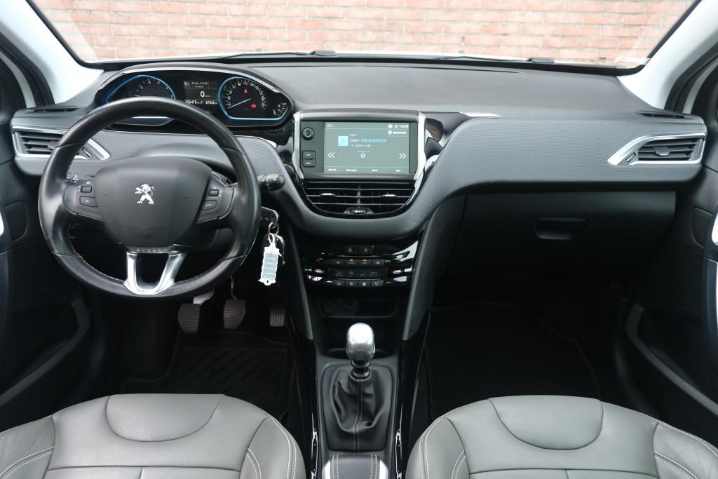 Peugeot 2008 1.2 PureTech 130pk Blue Lease Allure | Navi | App Connect | Climate | Cruise | Camera | Panoramadak afbeelding 7