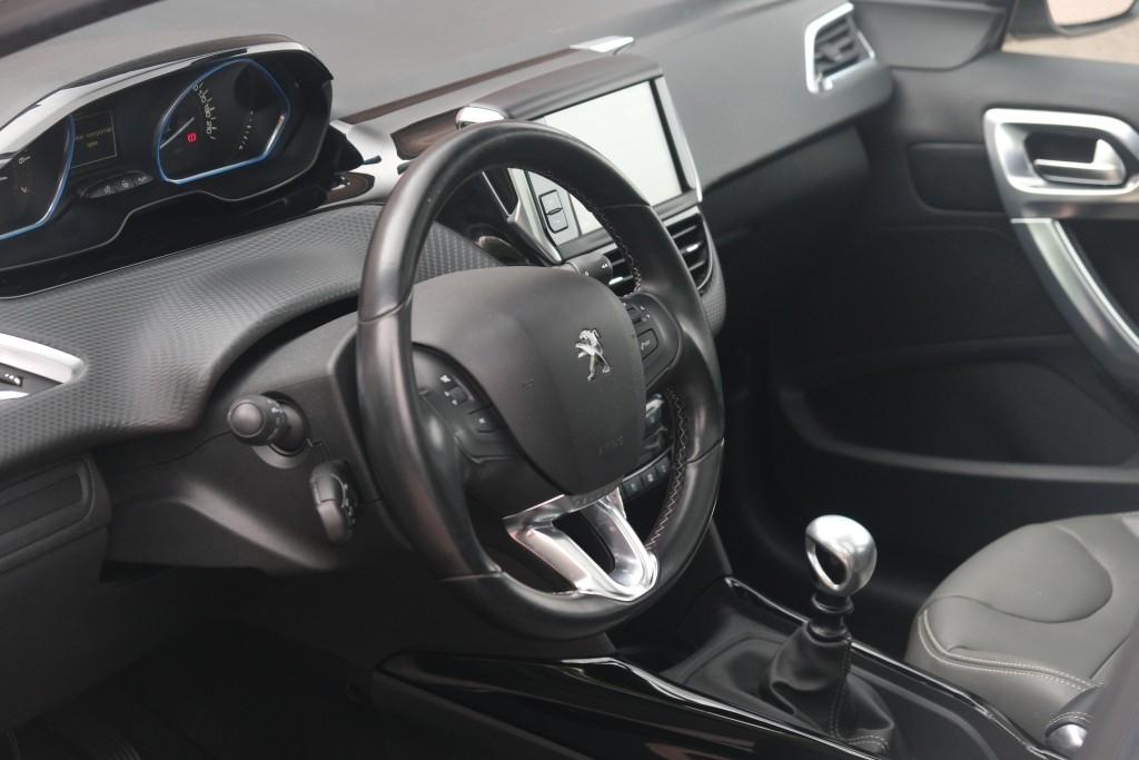 Peugeot 2008 1.2 PureTech 130pk Blue Lease Allure | Navi | App Connect | Climate | Cruise | Camera | Panoramadak afbeelding 8