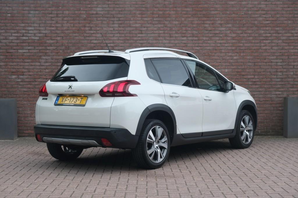 Peugeot 2008 1.2 PureTech 130pk Blue Lease Allure | Navi | App Connect | Climate | Cruise | Camera | Panoramadak afbeelding 31