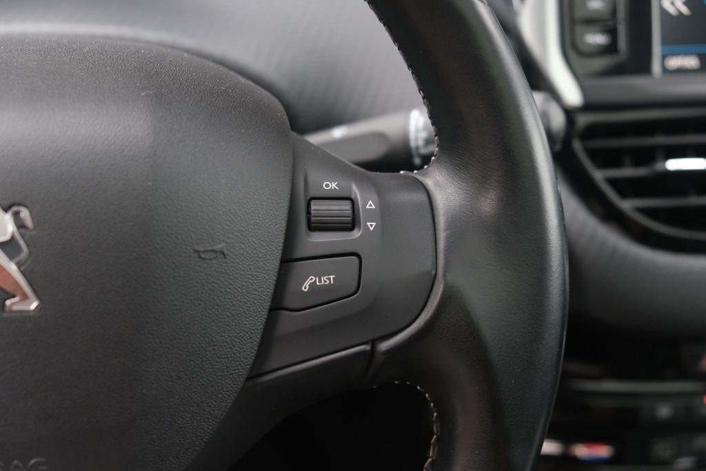 Peugeot 2008 1.2 PureTech 130pk Blue Lease Allure | Navi | App Connect | Climate | Cruise | Camera | Panoramadak afbeelding 10