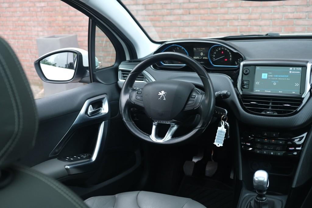Peugeot 2008 1.2 PureTech 130pk Blue Lease Allure | Navi | App Connect | Climate | Cruise | Camera | Panoramadak afbeelding 13
