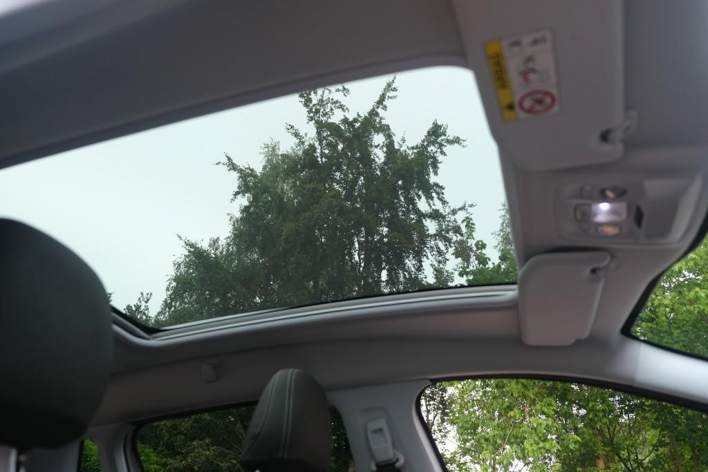 Peugeot 2008 1.2 PureTech 130pk Blue Lease Allure | Navi | App Connect | Climate | Cruise | Camera | Panoramadak afbeelding 15