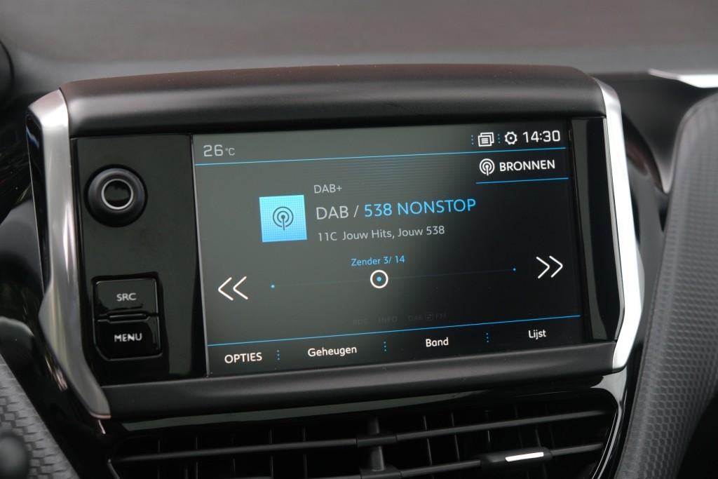 Peugeot 2008 1.2 PureTech 130pk Blue Lease Allure | Navi | App Connect | Climate | Cruise | Camera | Panoramadak afbeelding 18