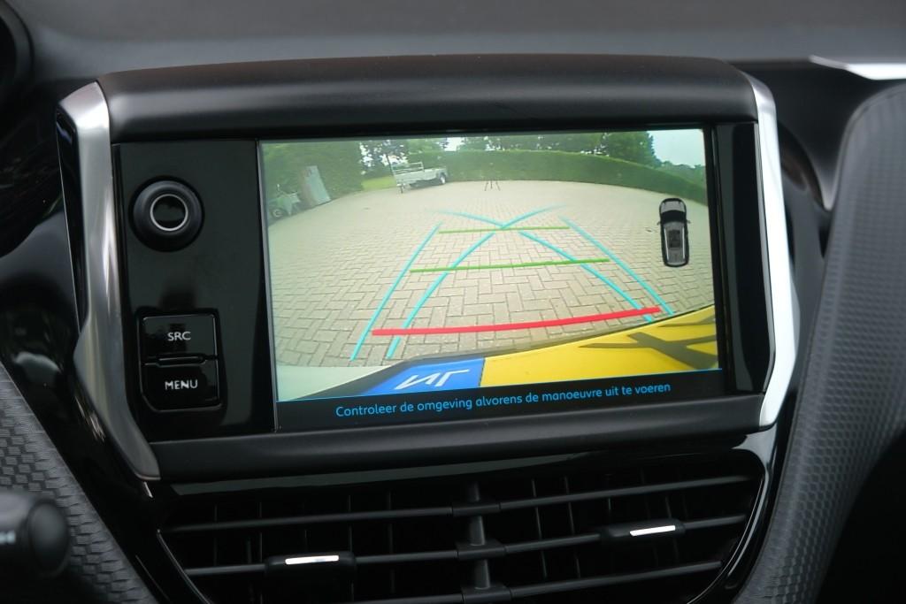 Peugeot 2008 1.2 PureTech 130pk Blue Lease Allure | Navi | App Connect | Climate | Cruise | Camera | Panoramadak afbeelding 22