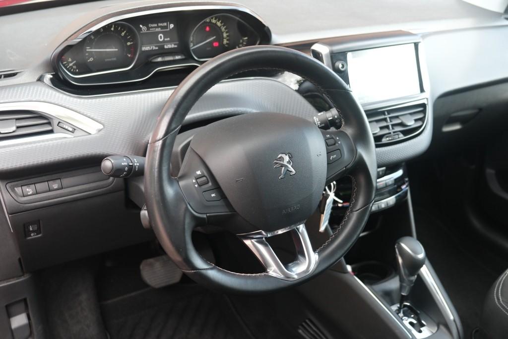 Peugeot 208 1.2 PureTech 110pk Aut. Allure | Navi | App Connect | Climate | Cruise | Camera | PDC | Trekhaak afbeelding 7