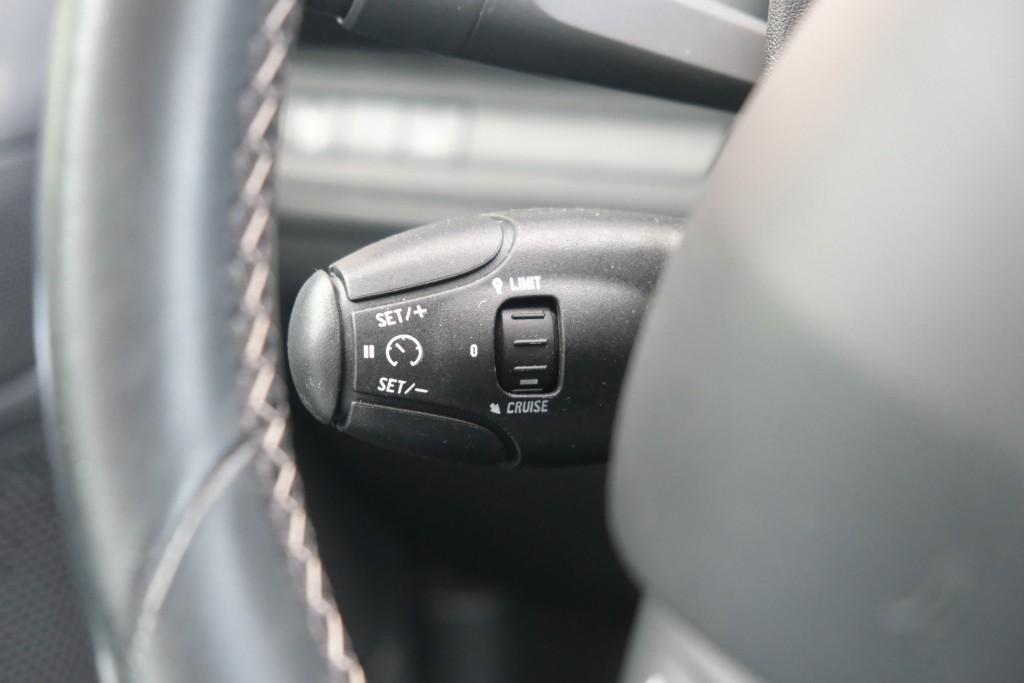 Peugeot 208 1.2 PureTech 110pk Aut. Allure | Navi | App Connect | Climate | Cruise | Camera | PDC | Trekhaak afbeelding 10