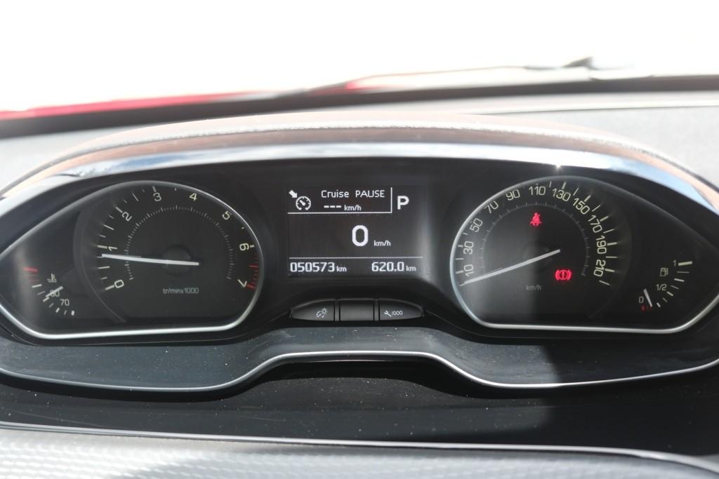 Peugeot 208 1.2 PureTech 110pk Aut. Allure | Navi | App Connect | Climate | Cruise | Camera | PDC | Trekhaak afbeelding 11
