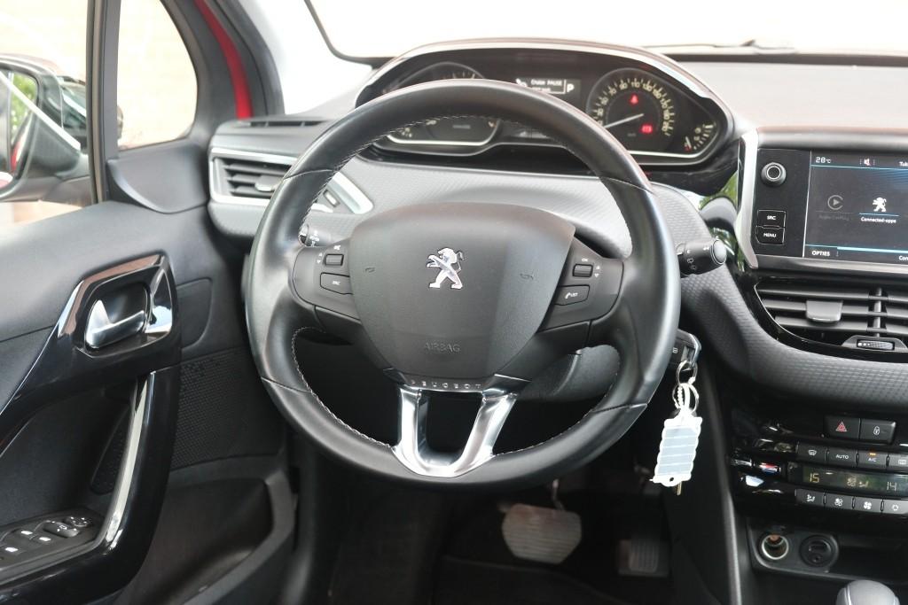 Peugeot 208 1.2 PureTech 110pk Aut. Allure | Navi | App Connect | Climate | Cruise | Camera | PDC | Trekhaak afbeelding 12