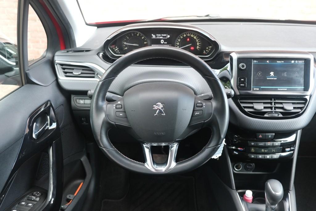 Peugeot 208 1.2 PureTech 110pk Aut. Allure | Navi | App Connect | Climate | Cruise | Camera | PDC | Trekhaak afbeelding 13