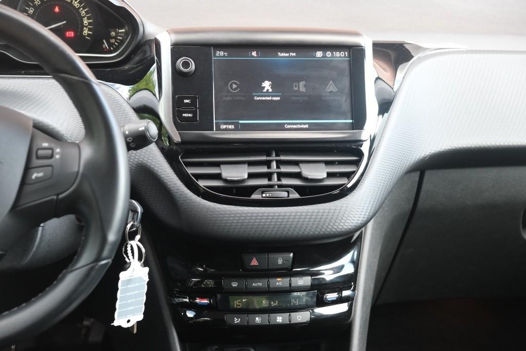 Peugeot 208 1.2 PureTech 110pk Aut. Allure | Navi | App Connect | Climate | Cruise | Camera | PDC | Trekhaak afbeelding 14