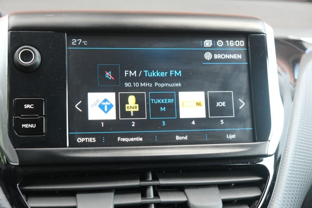 Peugeot 208 1.2 PureTech 110pk Aut. Allure | Navi | App Connect | Climate | Cruise | Camera | PDC | Trekhaak afbeelding 17