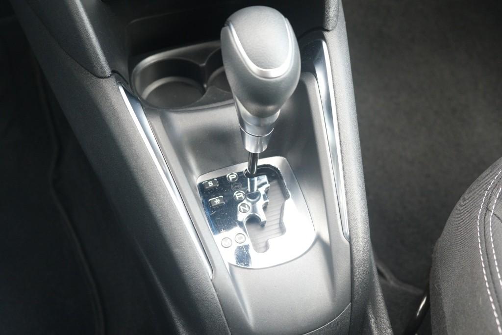 Peugeot 208 1.2 PureTech 110pk Aut. Allure | Navi | App Connect | Climate | Cruise | Camera | PDC | Trekhaak afbeelding 22