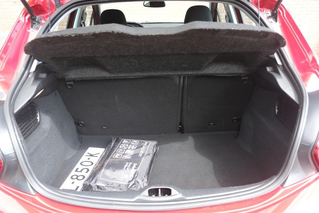 Peugeot 208 1.2 PureTech 110pk Aut. Allure | Navi | App Connect | Climate | Cruise | Camera | PDC | Trekhaak afbeelding 30