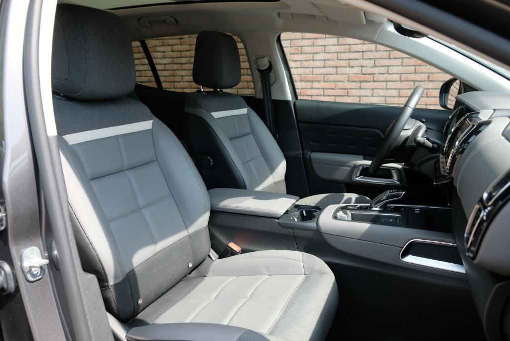 Citroën C5 Aircross 1.6 Plug-in Hybrid 225pk EAT8 Shine | Navi | Climate | Adaptive Cruise | Panoramadak | Keyless | Blind Spot | Trekhaak afbeelding 5