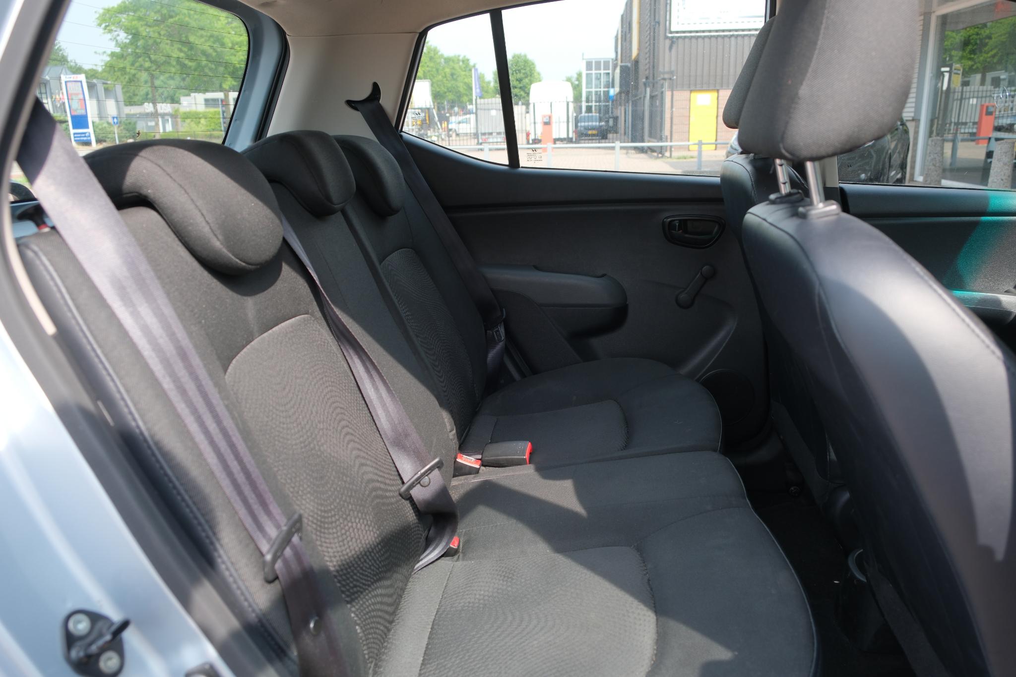 Hyundai i10 1.0 69pk i-Drive Cool | Airco | Elektrische Ramen | Radio CD afbeelding 9