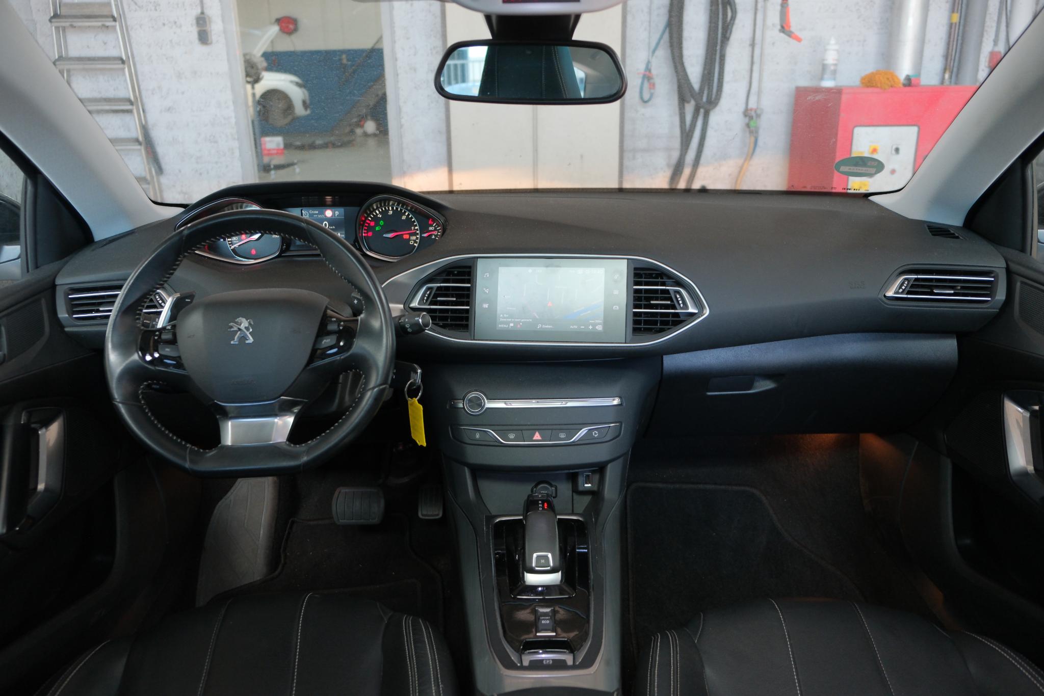 Peugeot 308 SW 1.5 BlueHDi 131pk Aut. Blue Lease Premium | Navi | Climate | Cruise | Leder | Panoramadak afbeelding 2